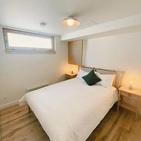 The Burrow - Downtown Revelstoke Apartment Exterior photo